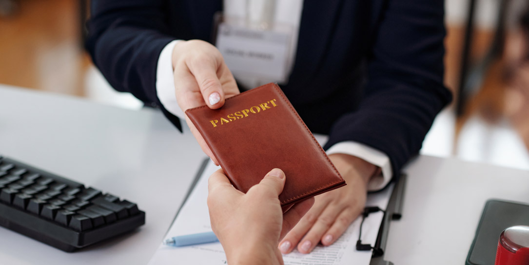 MM2H-Aufenthaltsdokumente mit Reisepass Krankenrücktransport mit Ambulanzflugzeug